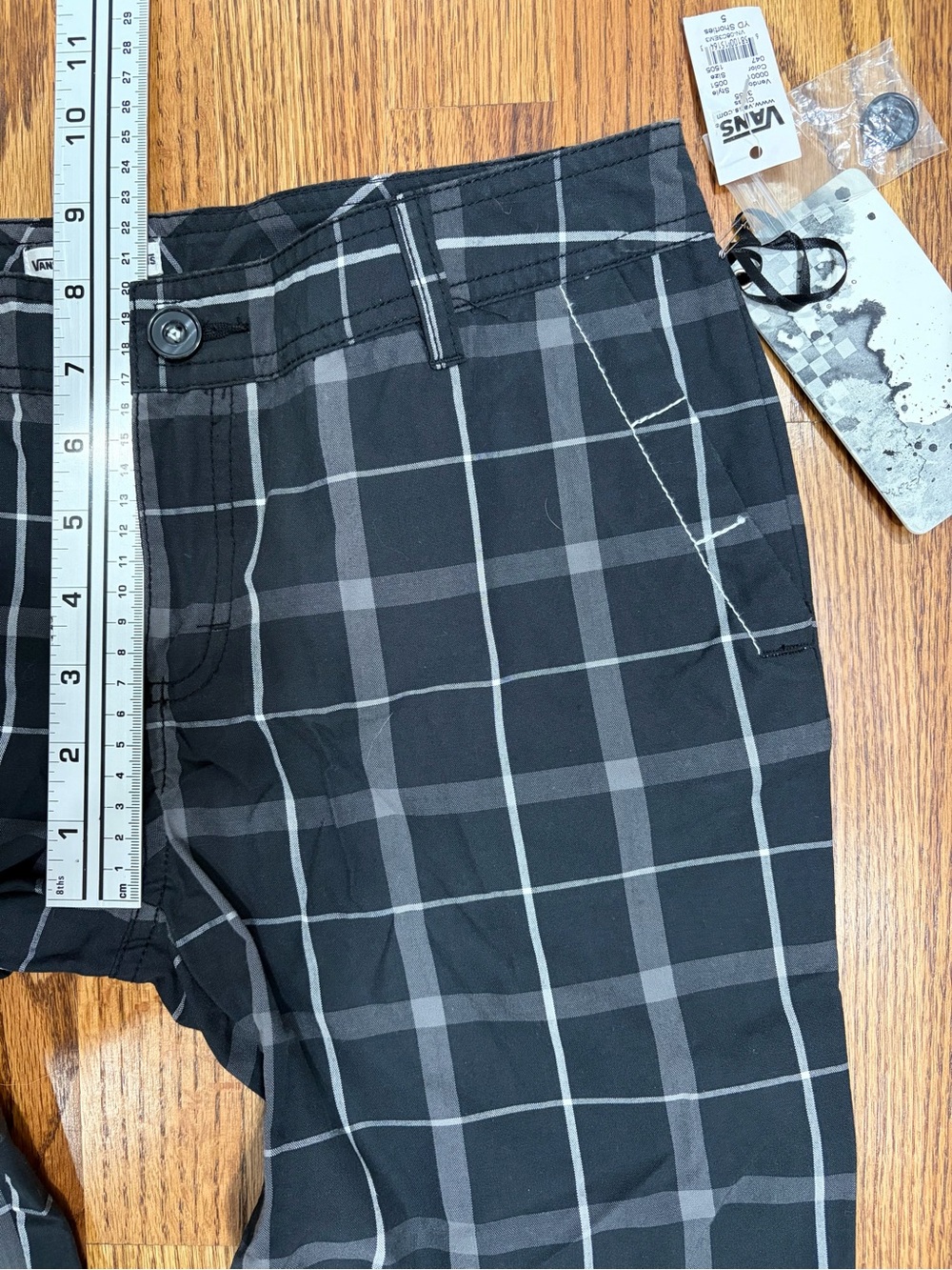 NWT Vans Plaid Shorties sz 5 - Picture 5 of 10